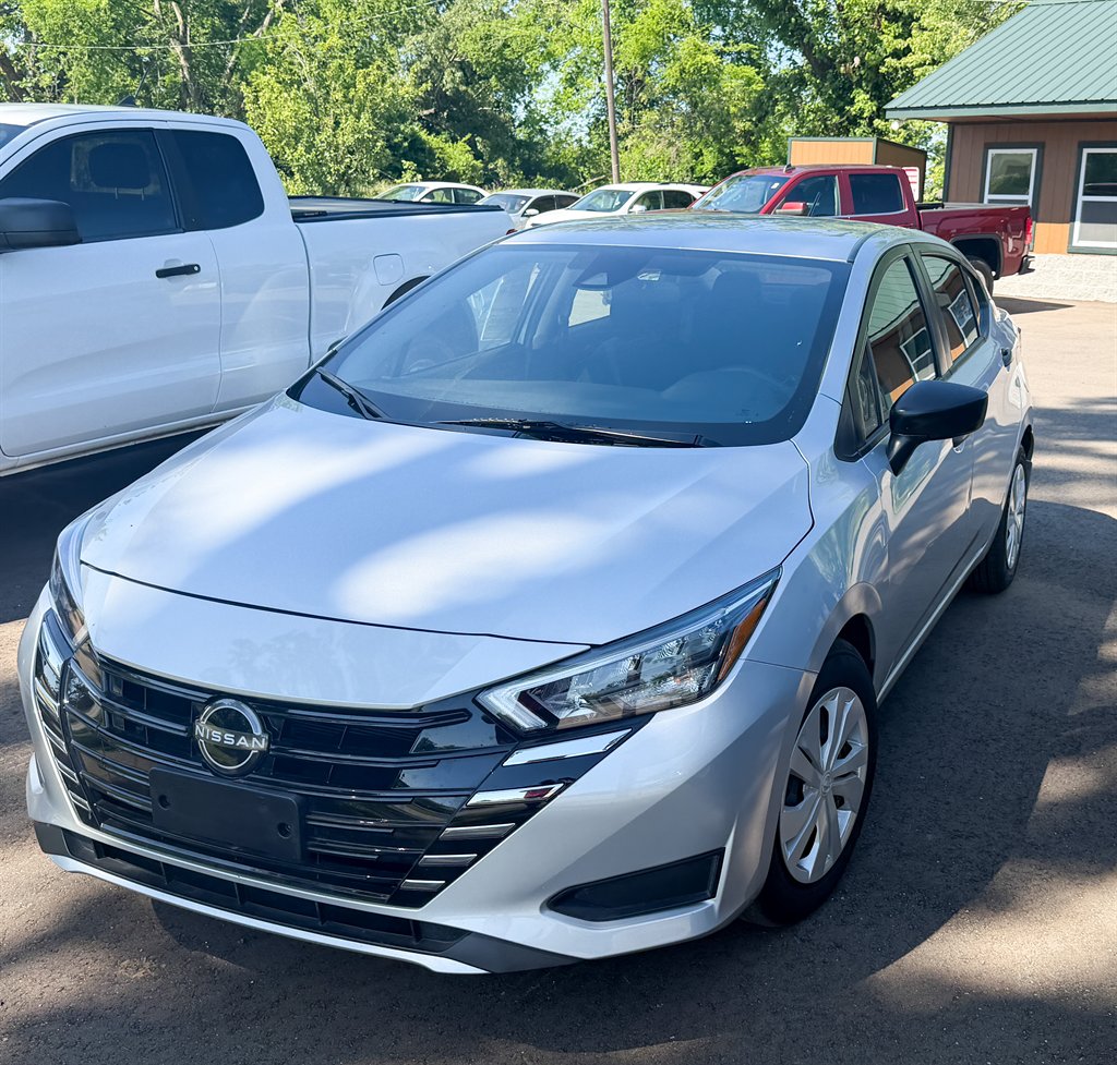 2025 Nissan Versa 1.6 S CVT's photo