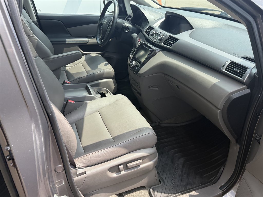 2014 Honda Odyssey Touring Elite - Photo 18